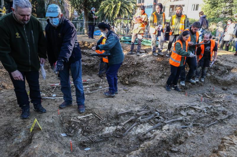 Fotos: Hallan en el cementerio de Begoña fosas comunes con restos de soldados liberales de la Guerra Carlista