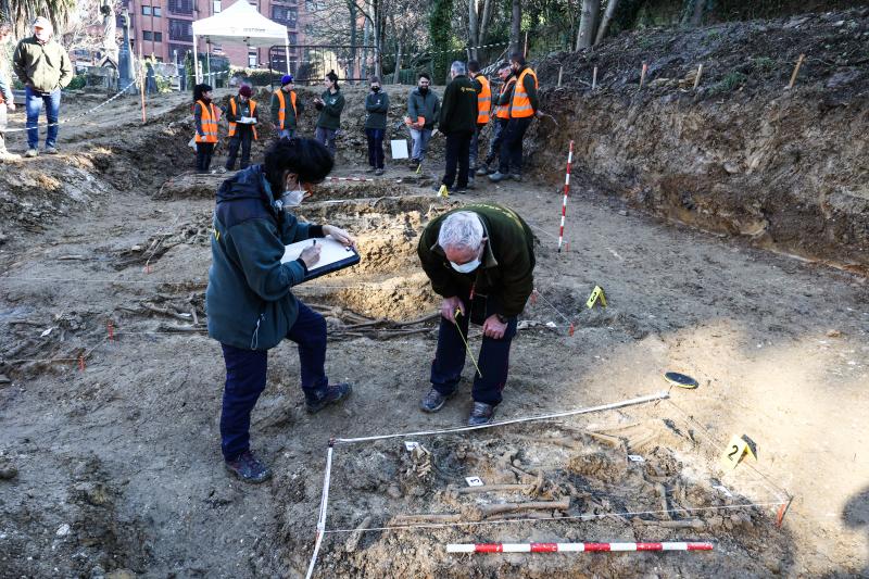 Fotos: Hallan en el cementerio de Begoña fosas comunes con restos de soldados liberales de la Guerra Carlista
