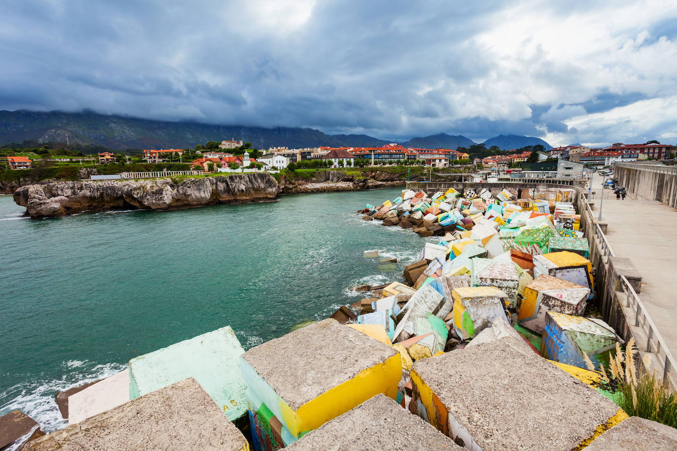 ASTURIAS | El municipio reconocido para este 2022 es Llanes. Esta villa marinera es uno de los encantos de la comunidad. A destacar, la Playa del Sablón, el Palacio de los Duque de Estrada y el puerto -en la imagen-.