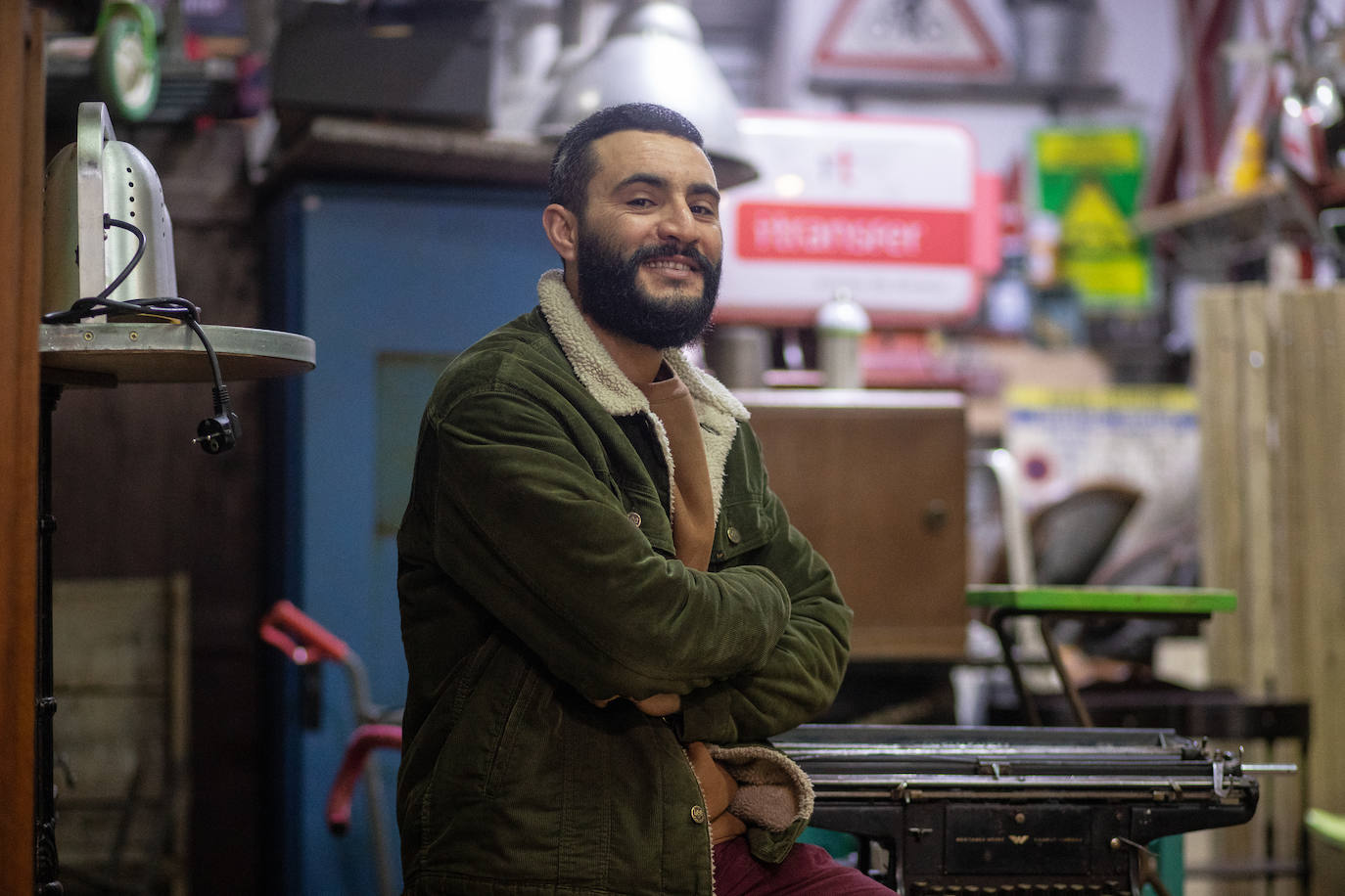 Fotos: Los &#039;tesoros&#039; de Souhail: la tienda de Bilbao la Vieja en la que rescata antigüedades