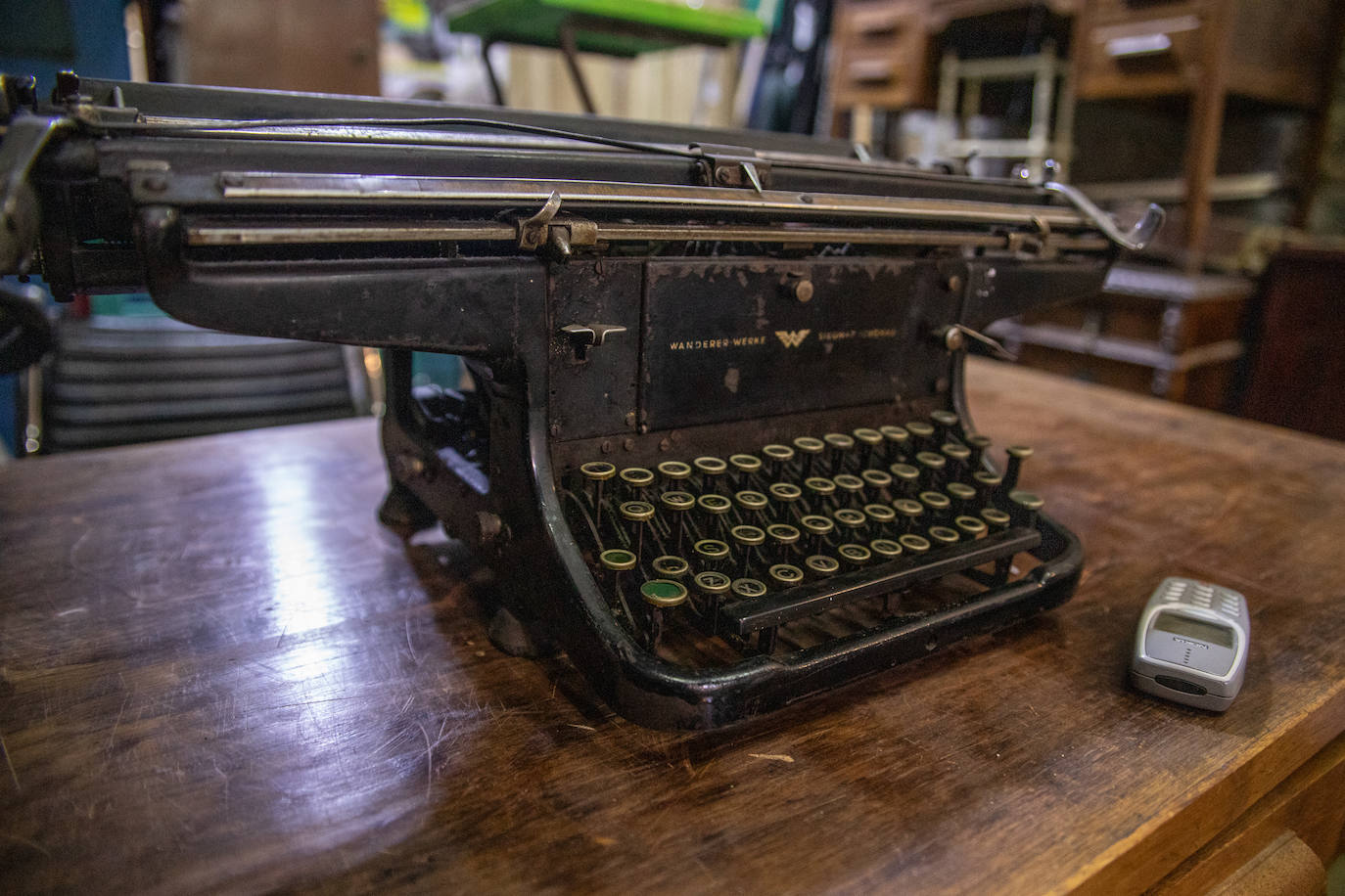 Fotos: Los &#039;tesoros&#039; de Souhail: la tienda de Bilbao la Vieja en la que rescata antigüedades