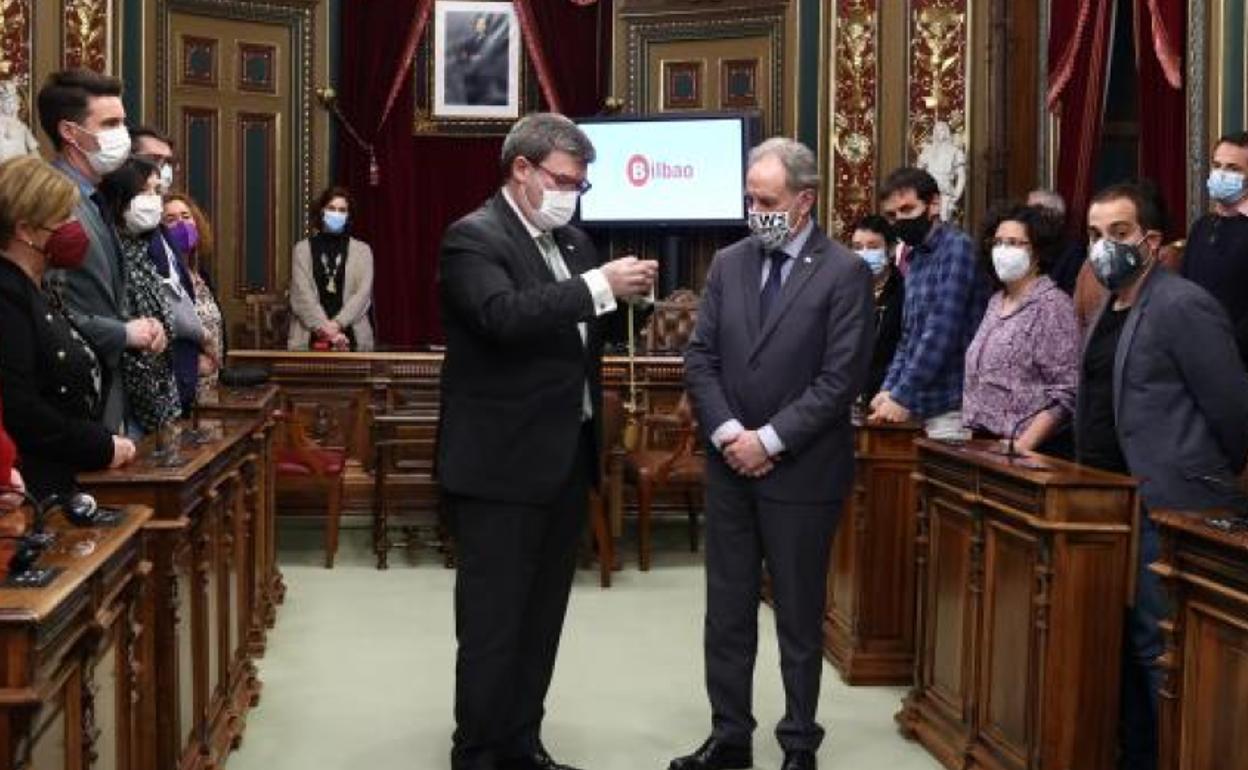 Alfonso Gil se despide del pleno de Bilbao para ir al Senado