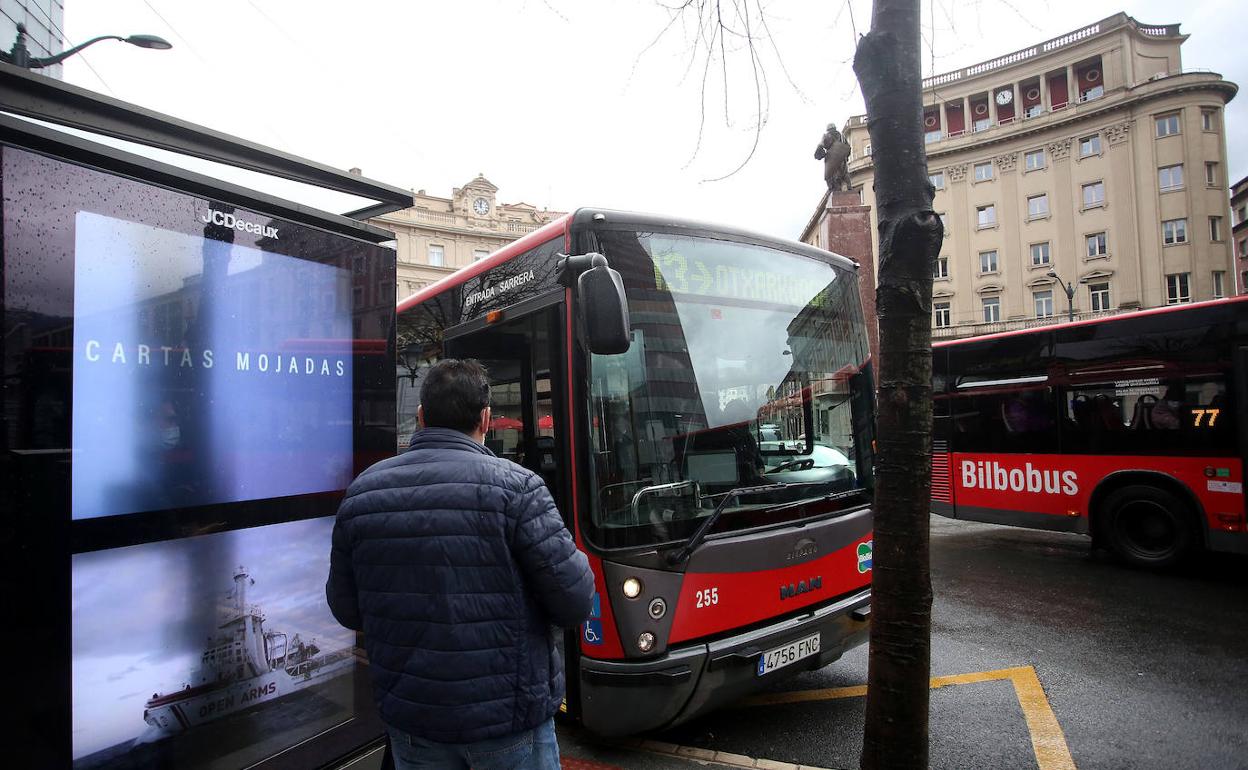 Facua denuncia a Bilbobus por no ofrecer una línea gratuita de atención al cliente