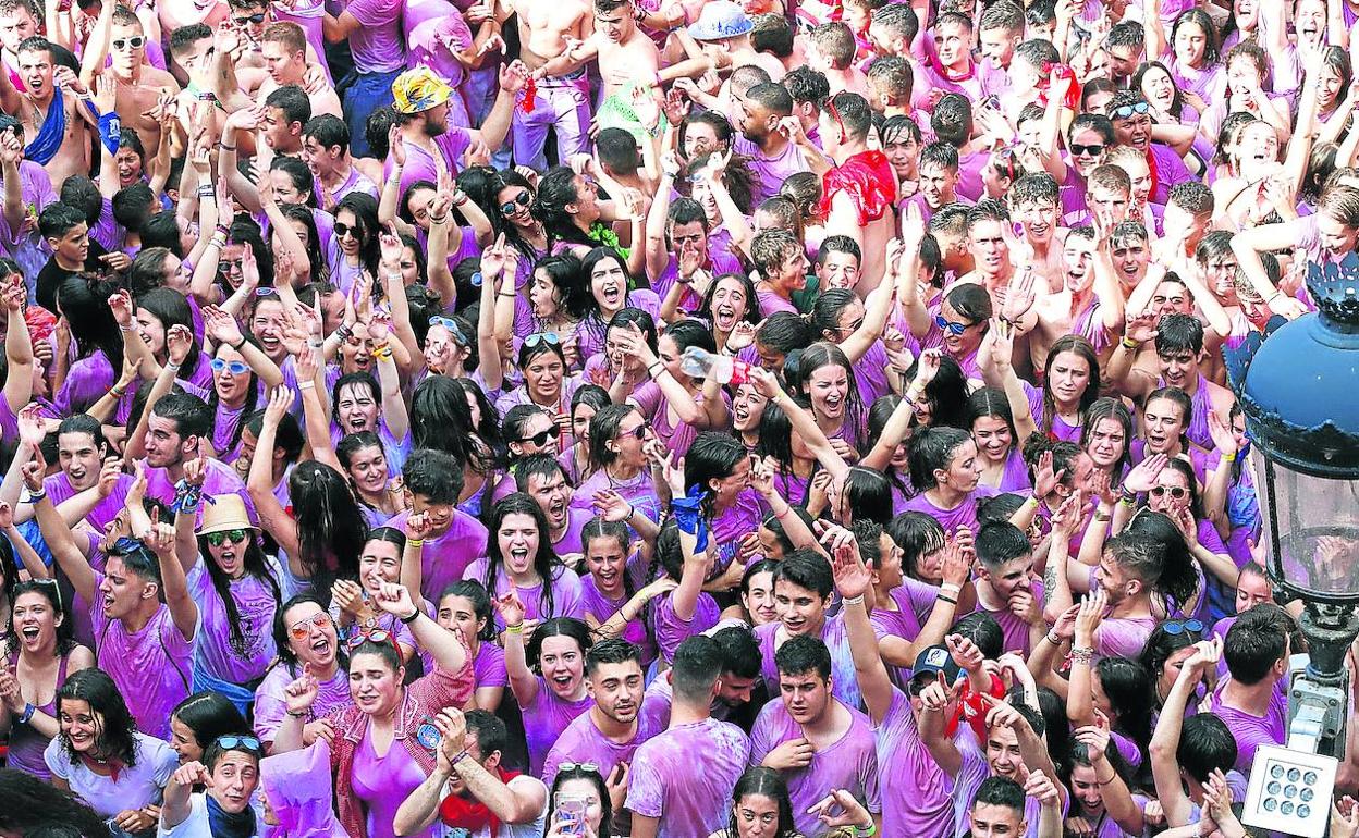 La celebración de actos masivos es la principal incógnita para este año. Todo apunta a que habrá san Juan, pero no está tan claro que pueda mantener todo el formato habitual. 