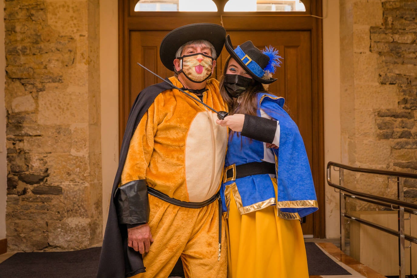 Fotos: Elfos, mosqueteros, hippies, Wally... así son las comparsas del Carnaval de Vitoria