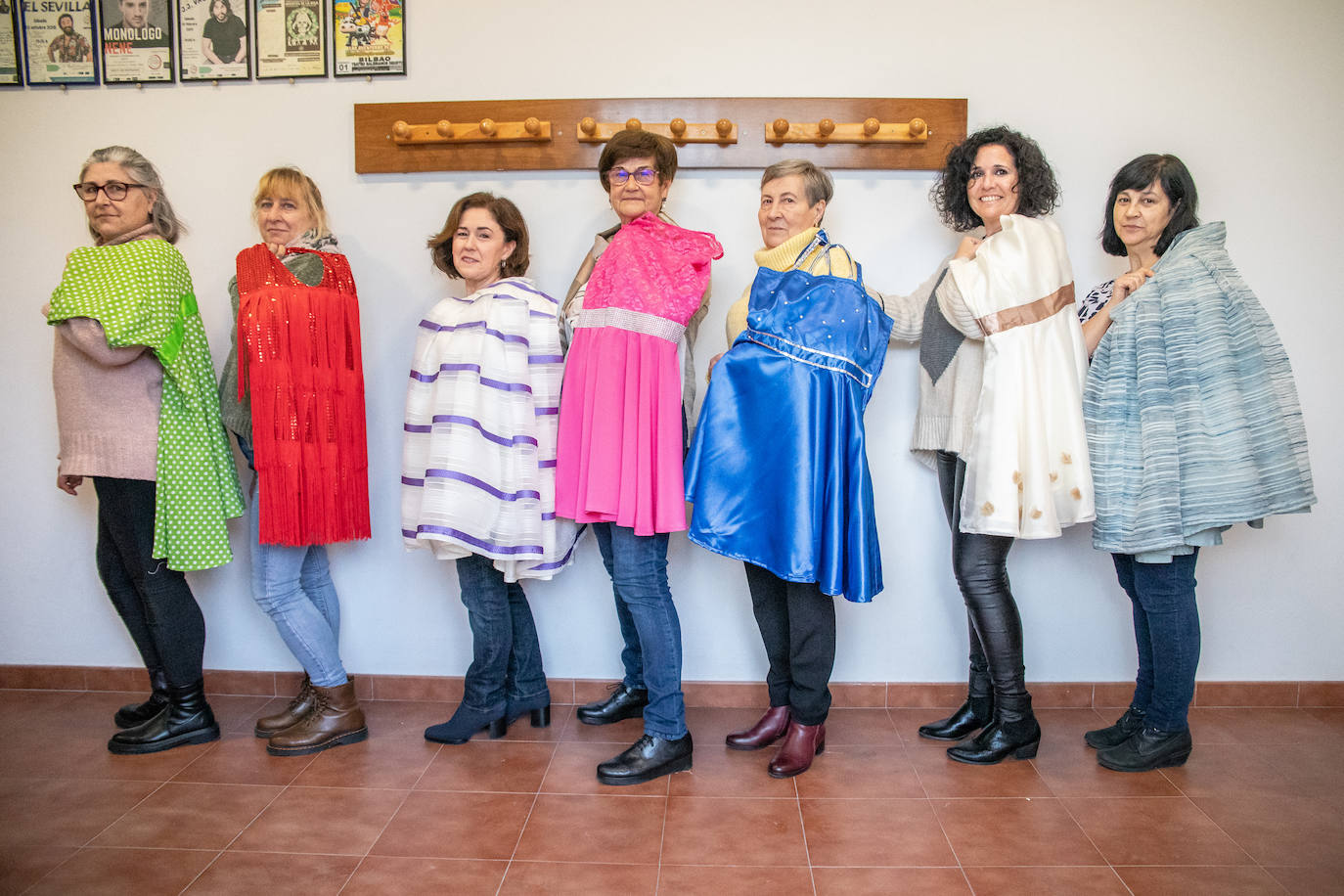 Fotos: Cuando las madres son las artistas: así crean el vestuario del musical de Salesianos de Deusto