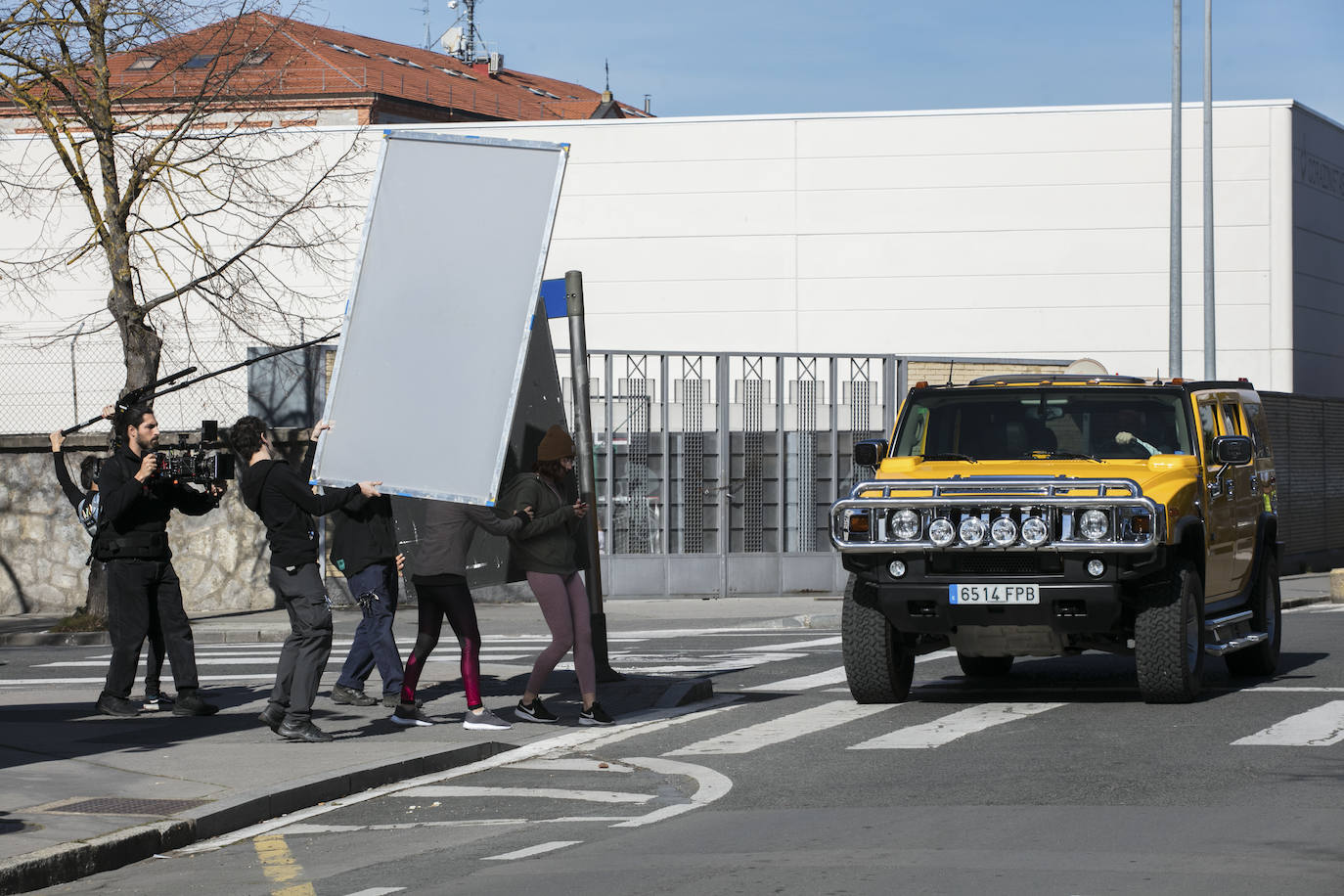 El Hummer y el equipo de 'Influencer'.