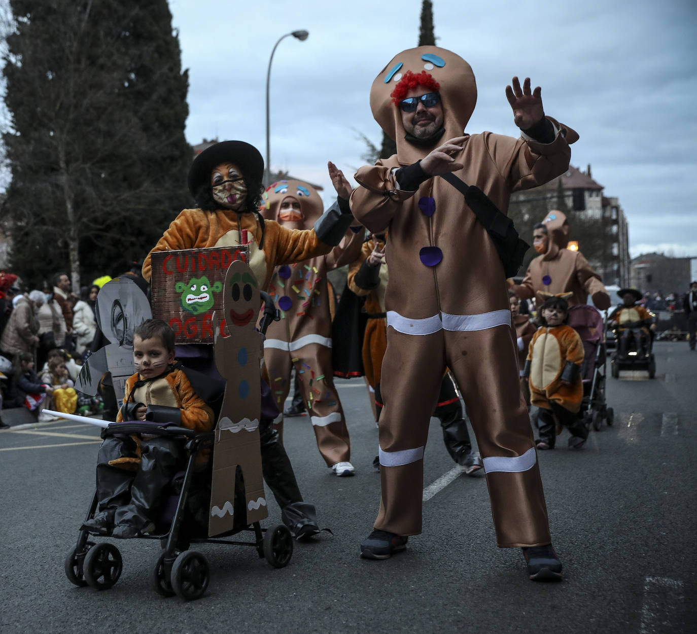 Fotos: Búscate en las fotos del desfile de comparsas del Carnaval