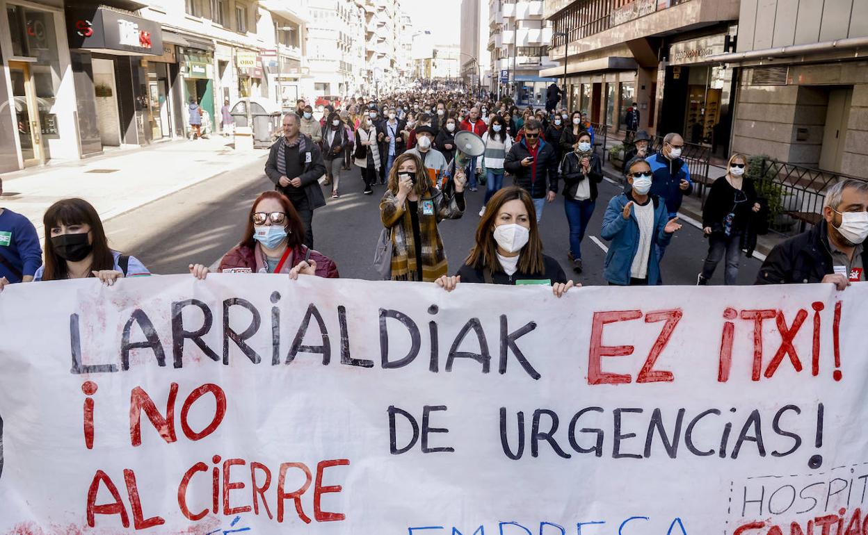 La manifestación ha recorrido las calles del centro de Vitoria en dirección a Lehendakaritza. 