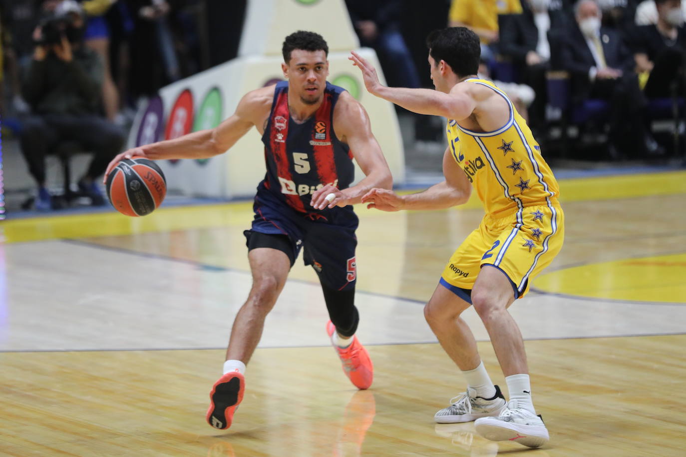 Fotos: Las mejores imágenes del Maccabi - Baskonia