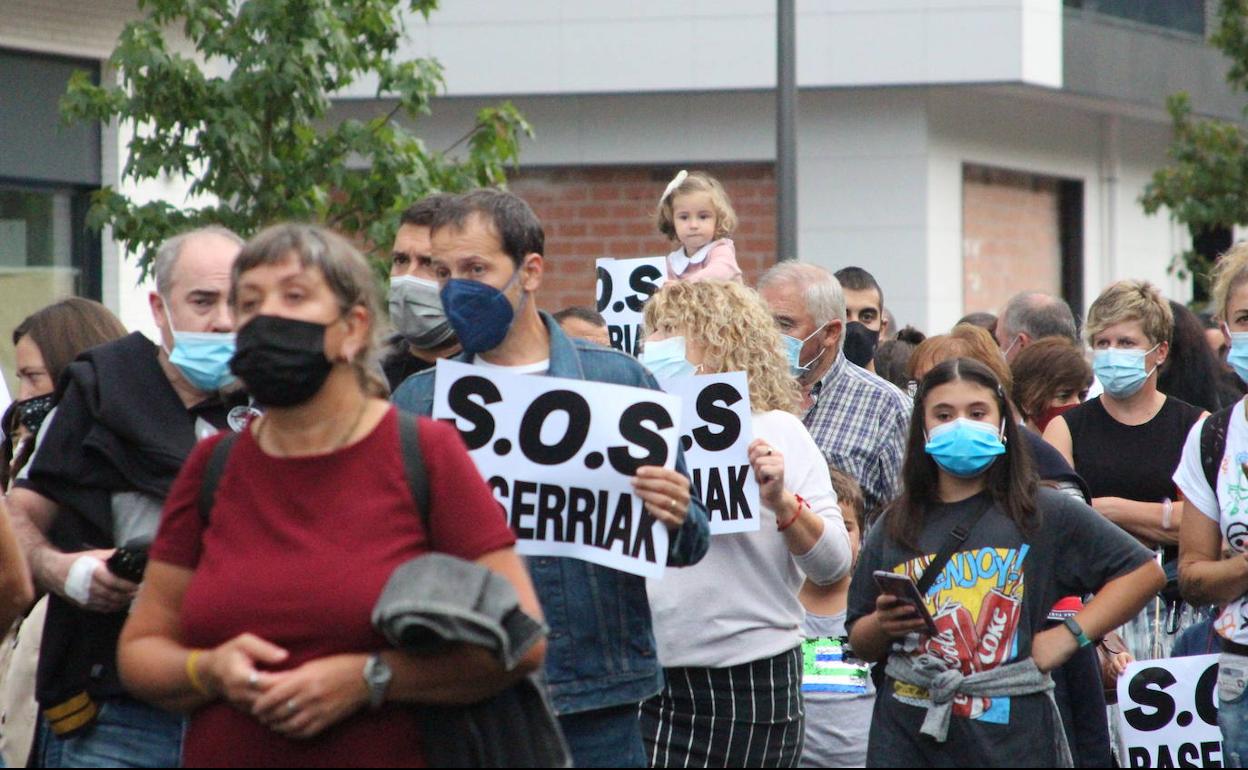 La plataforma en defensa del matadero se ha manifestado en muchas ocasiones en Llodio. 