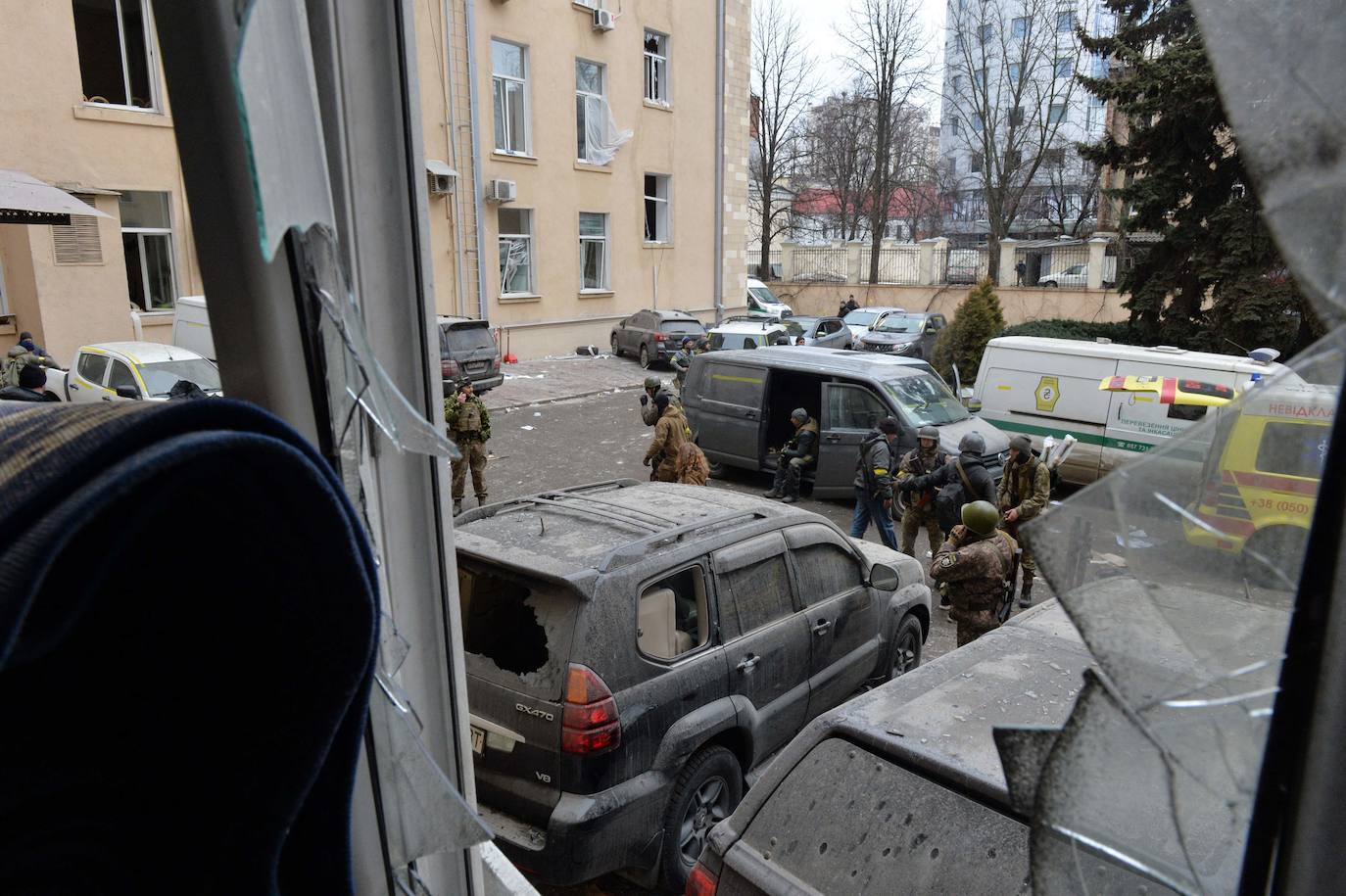 Fotos: &quot;Brutal&quot; ataque ruso en Járkov: un misil hace estallar un edificio del Gobierno