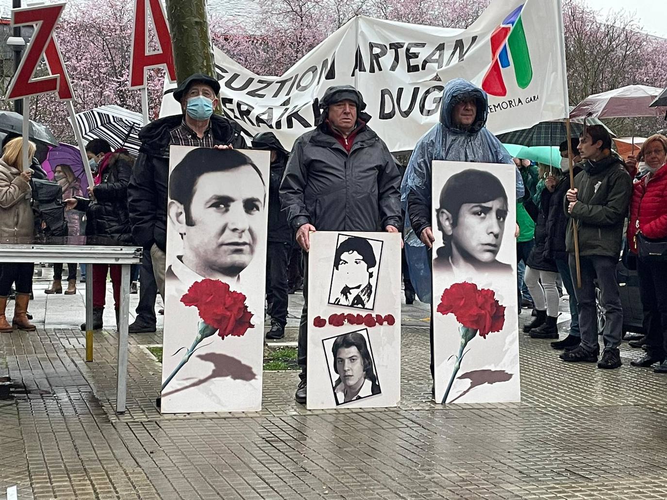 Fotos: Vitoria recuerda a las víctimas del 3 de marzo