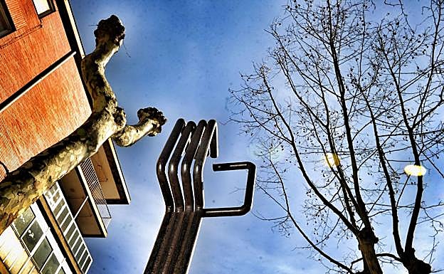 Monolito del Tres de Marzo, en Zaramaga.