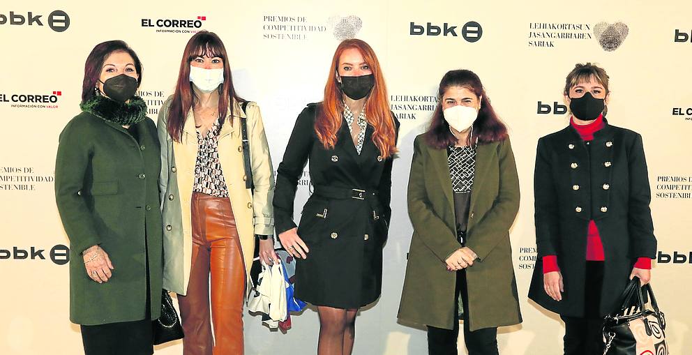 Begoña Atxalandabaso, Leyre Sáez, Inés Núñez de la Parte, Susana González y Miriam Oca.