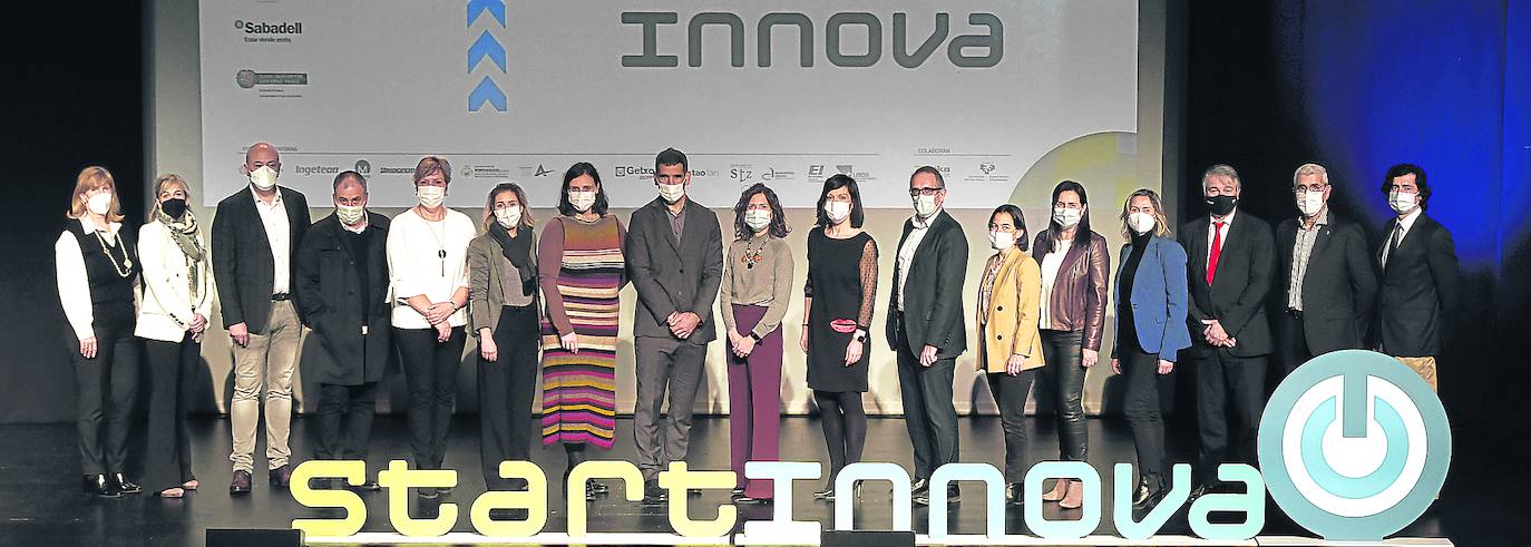 Patrocinadores y mentores. Ainhoa Basabe, Ainara Leiba, Iban Rodríguez, Andoni Agirrebeitia, María José Blanco Gavieiro,María Aldekoa, Aitziber Oliban, Rikardo Lamadrid, Eider San Antonio, Oihane Aguirregotia, Alfredo Sánchez, Amaia Agirre, Aintzane Urkijo, Amaia del Campo, Eduardo Giménez, Jaime de la Cal y José María Martínez Hervás.