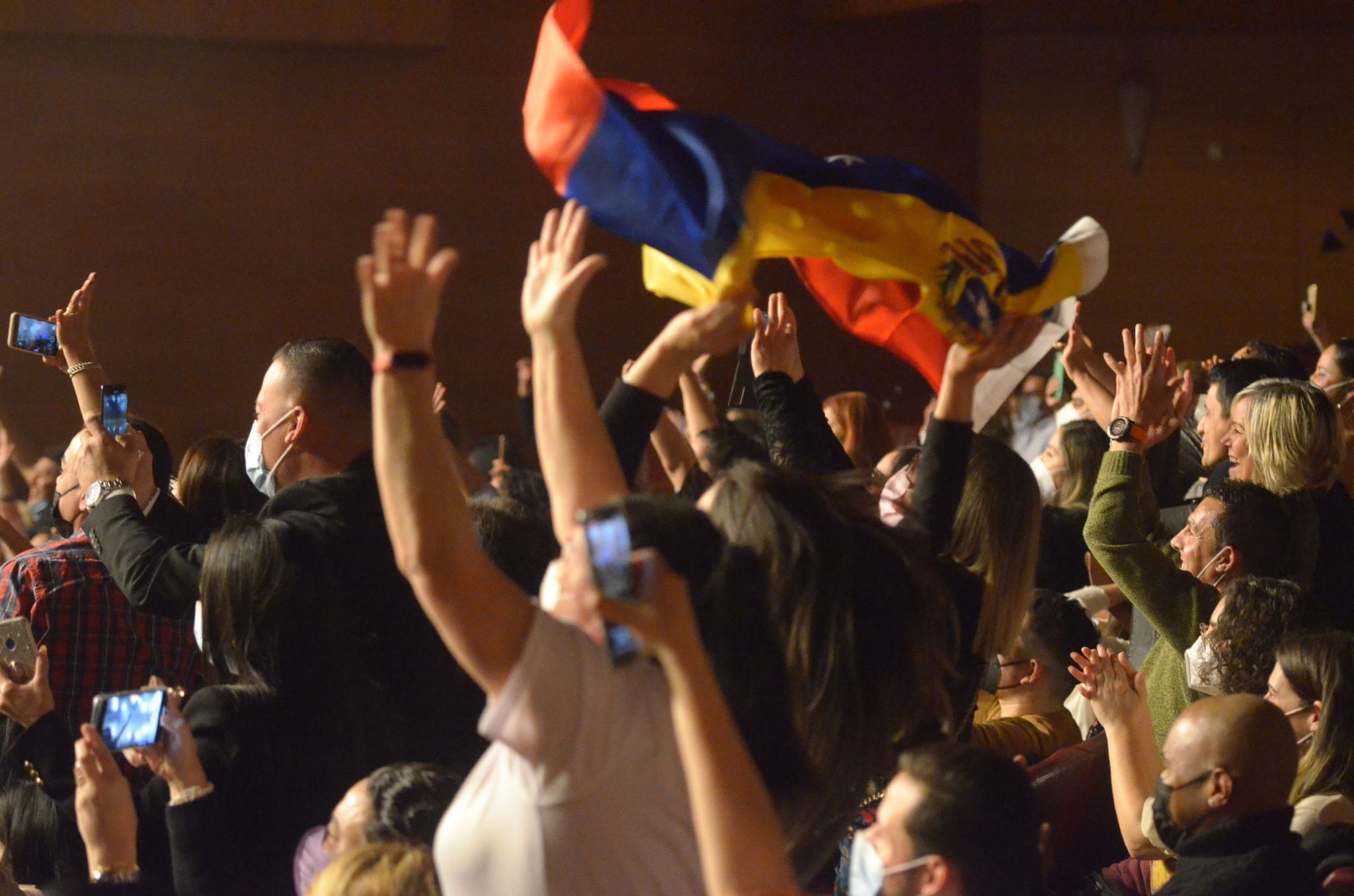 Una bandera ondeando. 