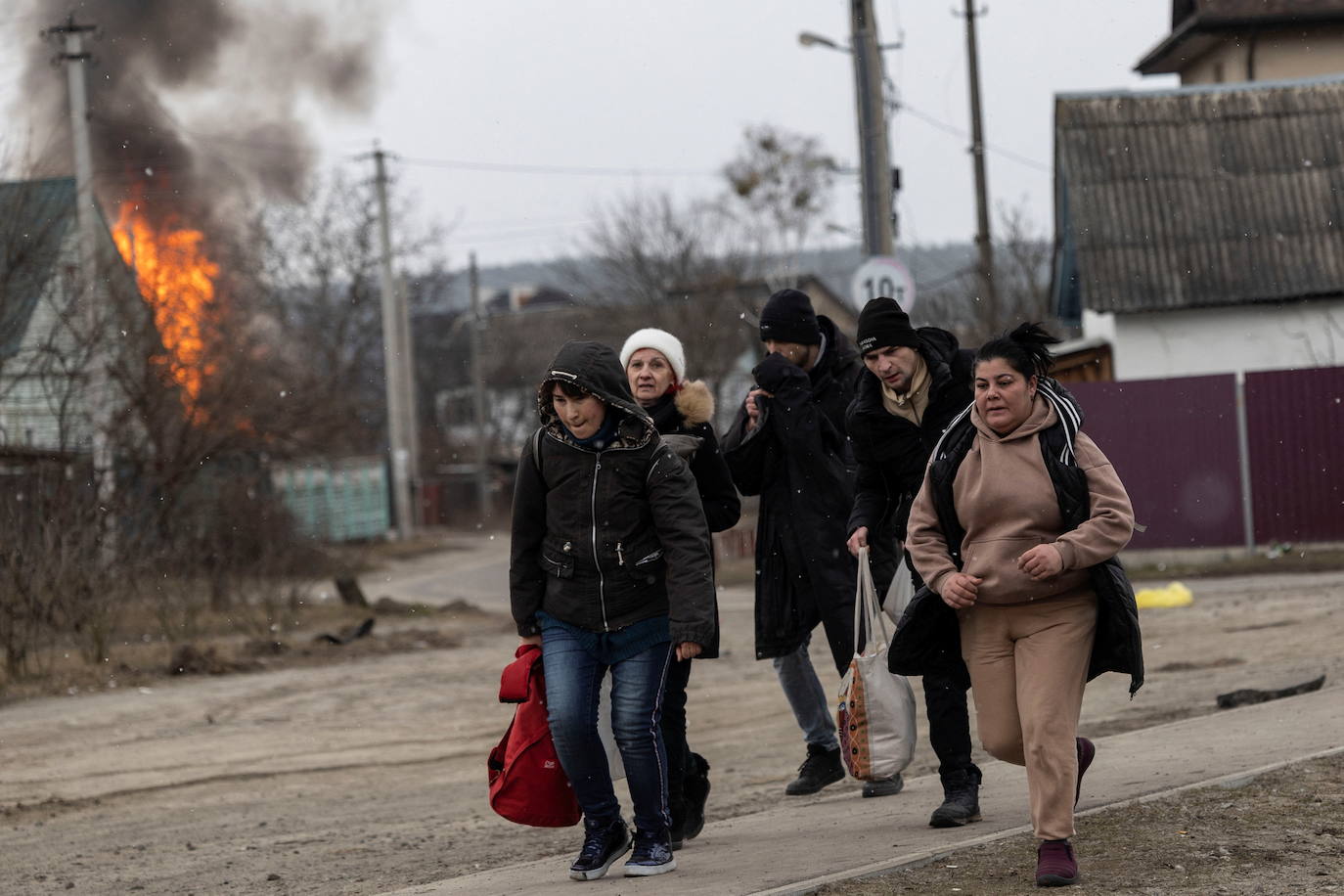 Fotos: Moscú bombardea a civiles en Irpin, a las puertas de Kiev