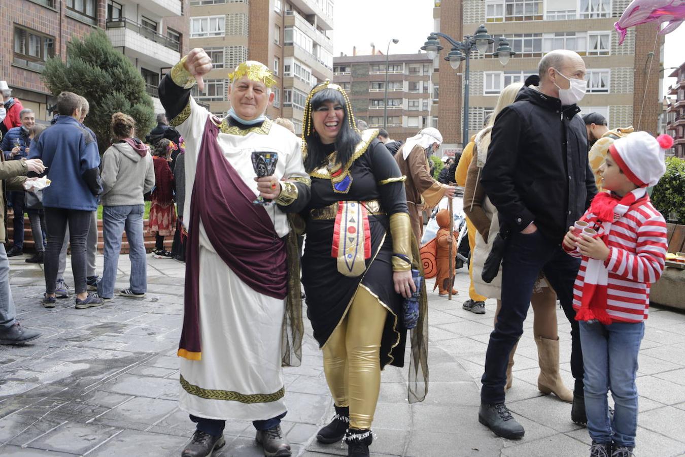 Fotos: Colorido y mucho baile en el Carnaval de Santutxu