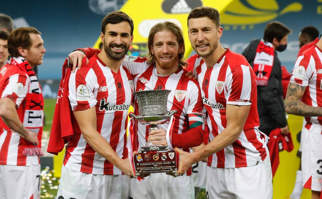Balenziaga, Muniain y De Marcos, con la Supercopa'2021. 
