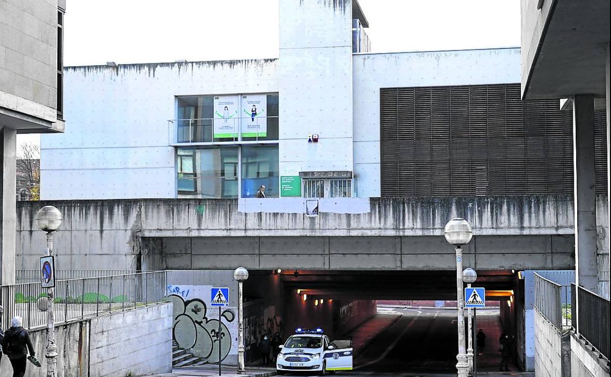 El inmueble situado al final de Fueros acogerá la nueva base policial.