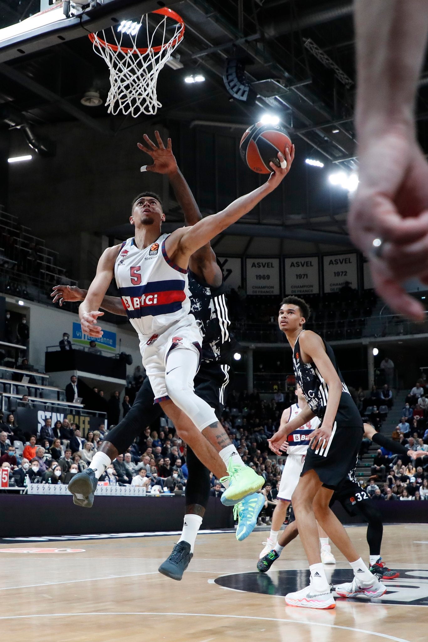 Fotos: Las mejores imágenes del Asvel - Baskonia