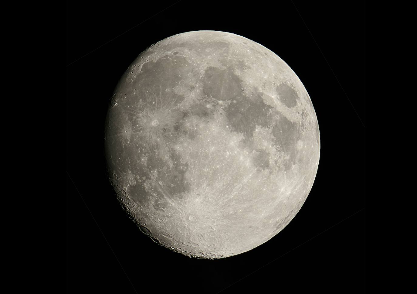 Luna con todo detalle desde Vitoria.