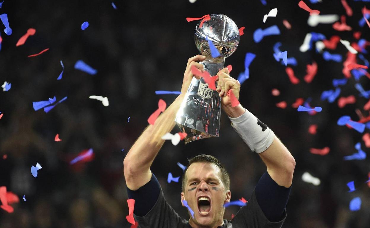 Tom Brady: la biografía en castellano