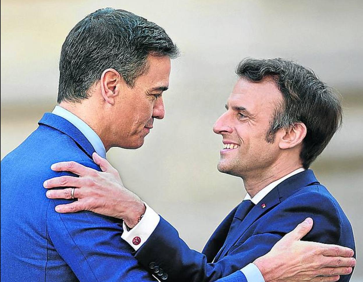 Pedro Sánchez y Emmanuel Macron, ayer en Versalles. 