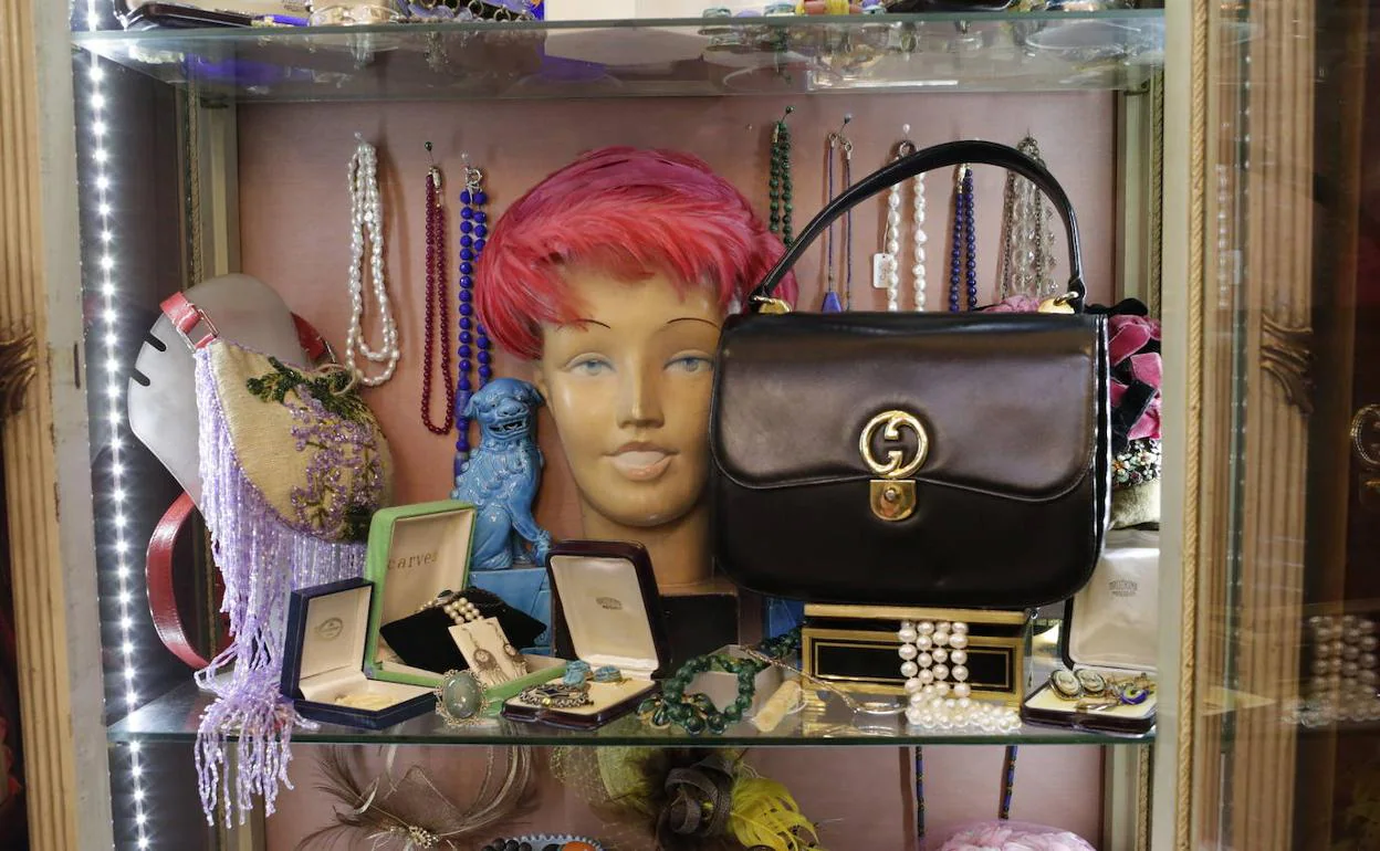 Tiendas en De muñecas antiguas a de Gucci: la tienda de Bilbao llena de tesoros 'vintage' El Correo