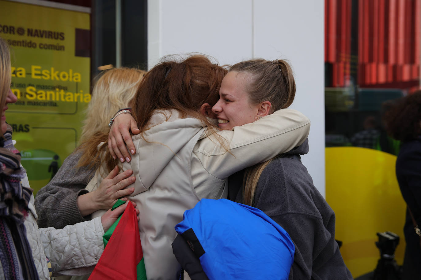 Fotos: Varias familias de ucranianos llegaron ayer a Bilbao