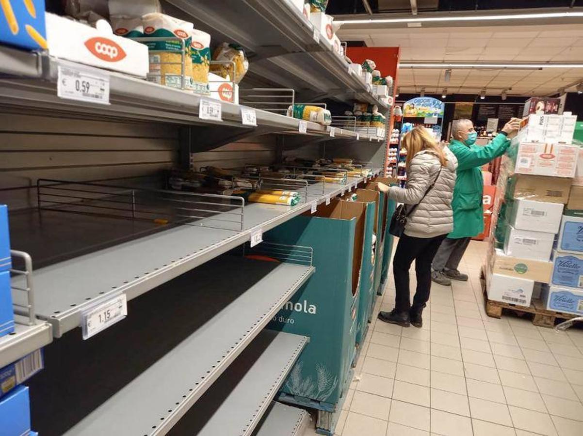 Imagen de un supermercado desabastecido.