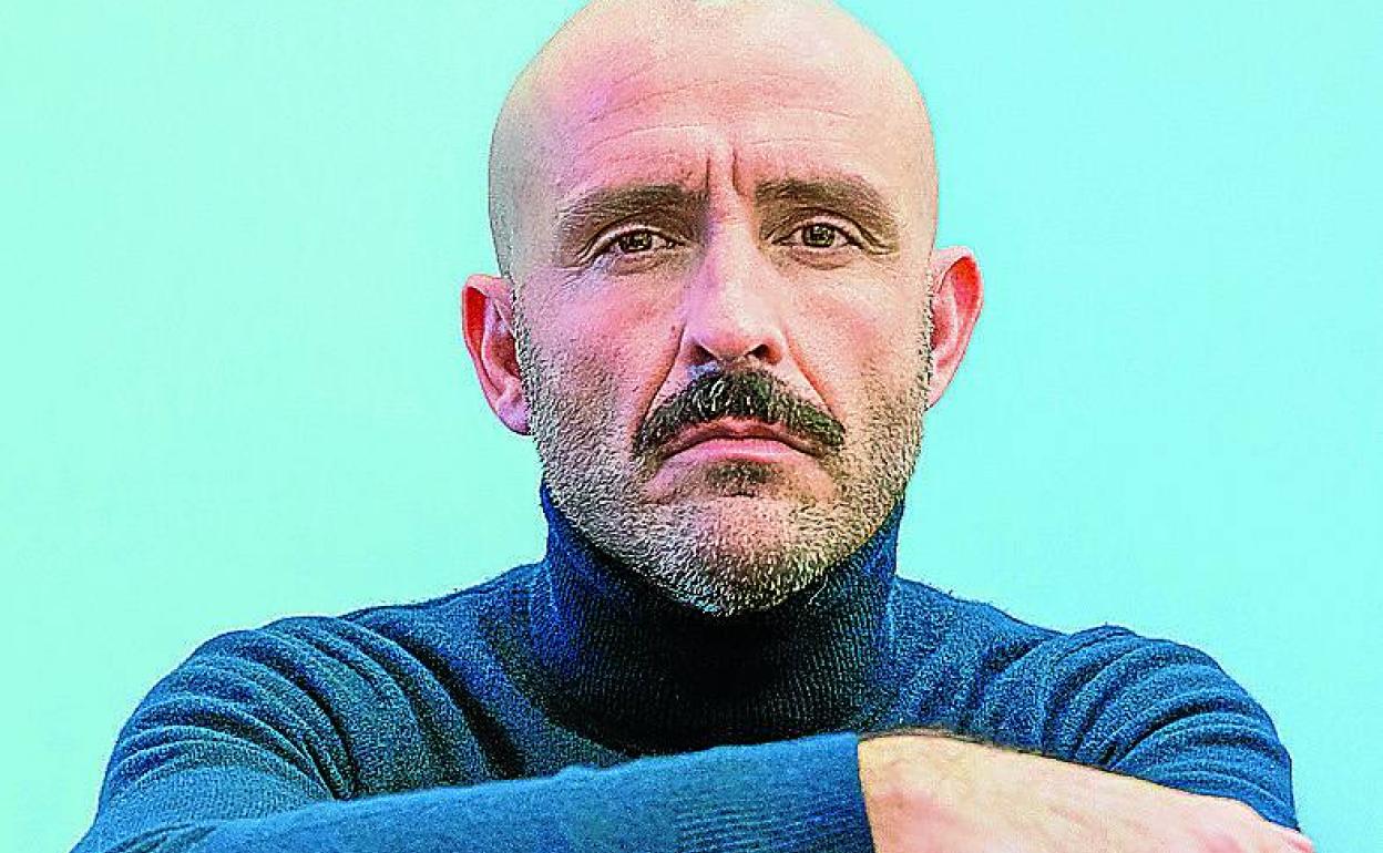 De Los Santos entró en contacto con la cultura a través del teatro. i. martín