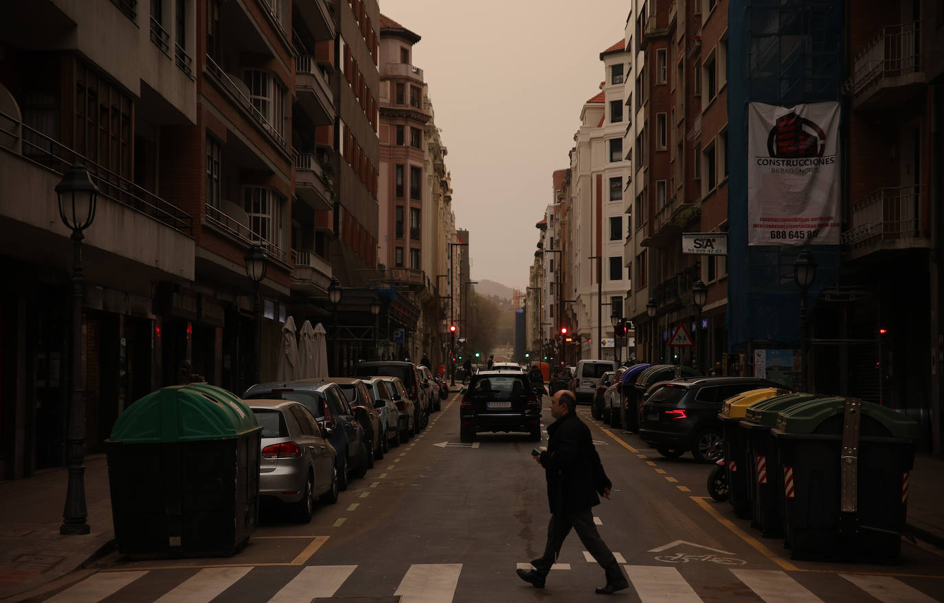 Fotos: La calima procedente del Sáhara cubre el cielo de Euskadi