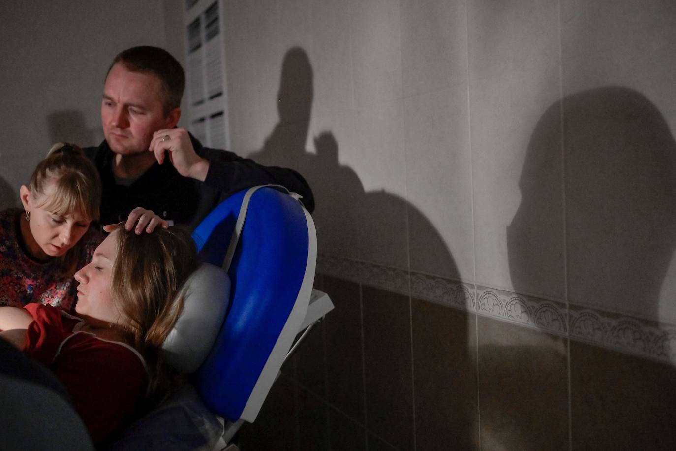 Varios centenares de partos han tenido lugar en Ucrania desde el inicio de la invasión rusa sin seguridad ni higiene mínimas.