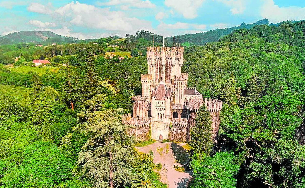 Vista del castillo de Butrón, en Gatika, uno de los atractivos del programa turístico. 