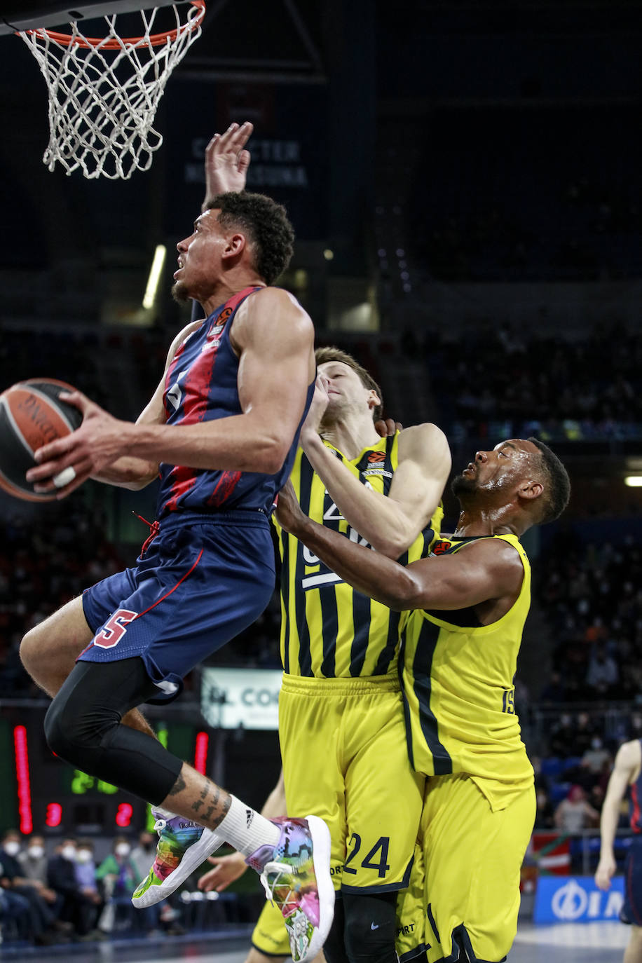 Fotos: Las mejores imágenes del Baskonia - Fenerbahce
