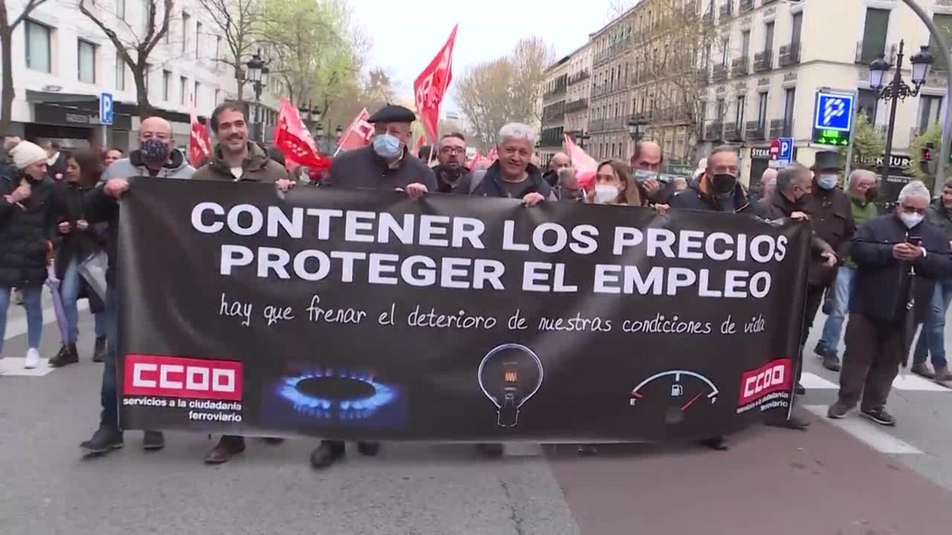 Miles De Personas Se Manifiestan Para Pedir Al Gobierno Que Frene La ...