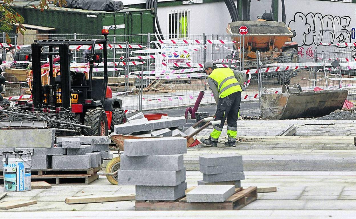 Obras en una zona céntrica de Vitoria. 