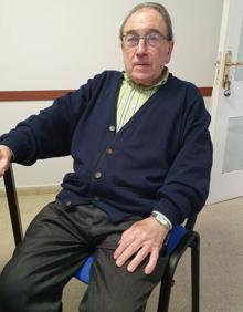 Imagen secundaria 2 - Javier Angulo, en la parroquia de Ugarte y Ciriaco Molinuevo. 