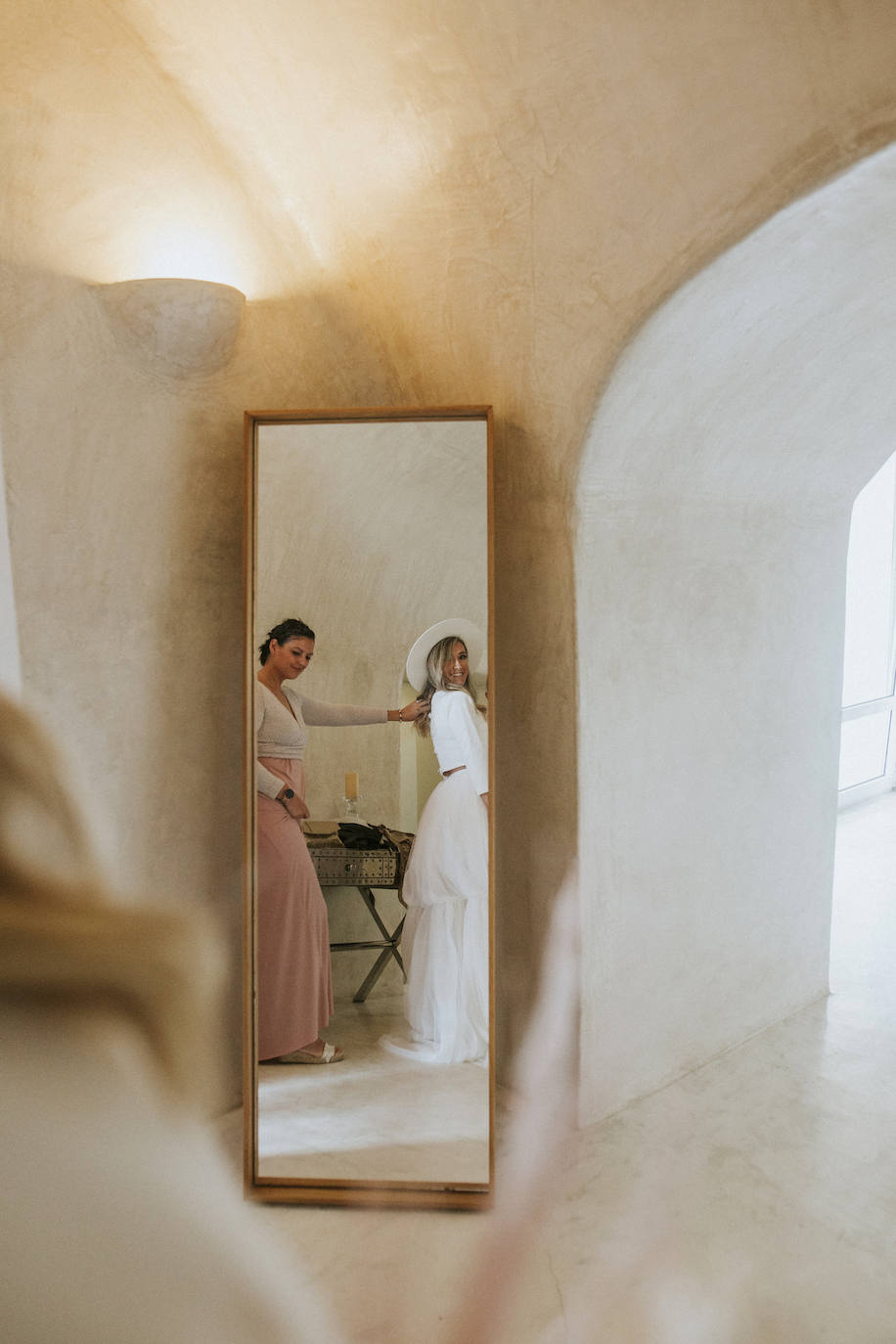 Fotos: Helen, la novia que se casó en Santorini con una espectacular falda de tul de Alicia Rueda