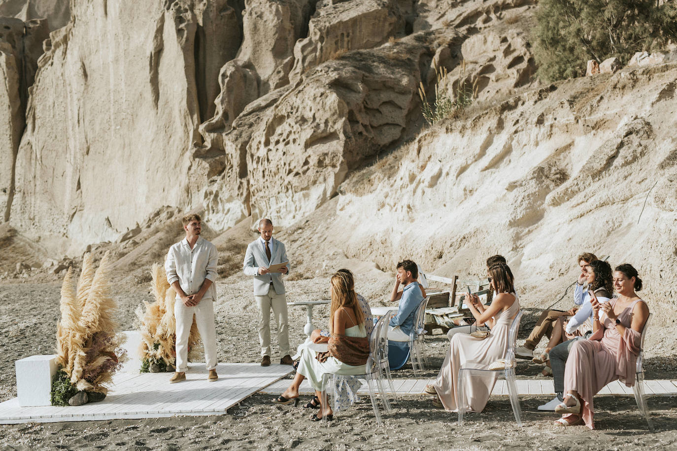 Fotos: Helen, la novia que se casó en Santorini con una espectacular falda de tul de Alicia Rueda