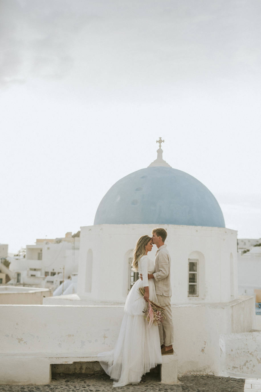 Fotos: Helen, la novia que se casó en Santorini con una espectacular falda de tul de Alicia Rueda