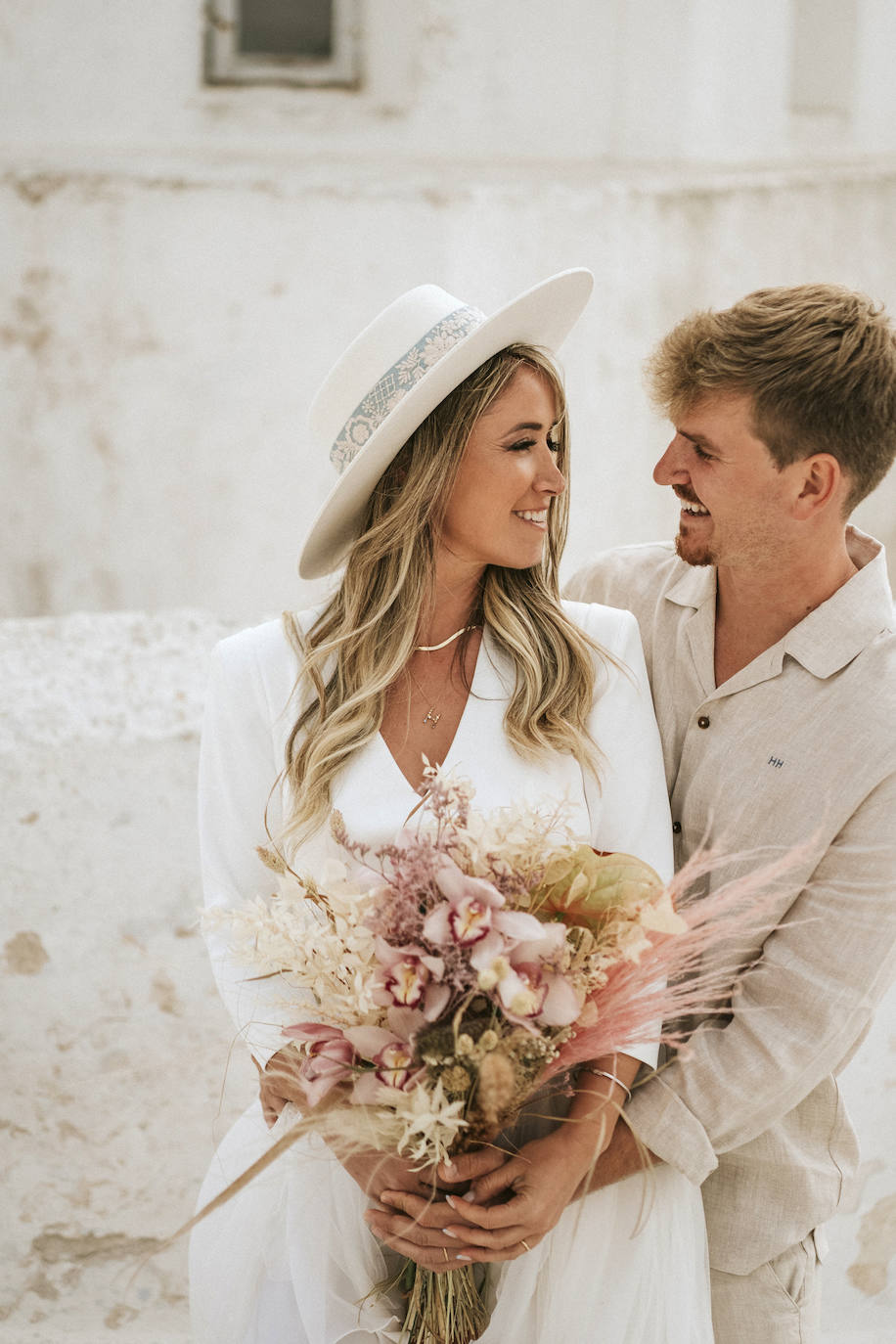 Fotos: Helen, la novia que se casó en Santorini con una espectacular falda de tul de Alicia Rueda