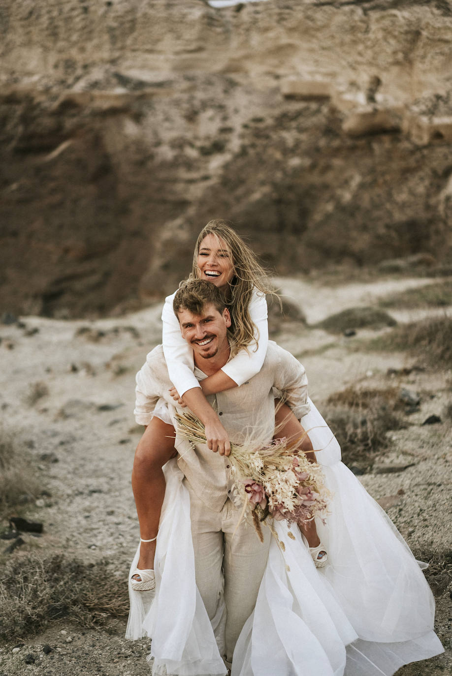 Fotos: Helen, la novia que se casó en Santorini con una espectacular falda de tul de Alicia Rueda