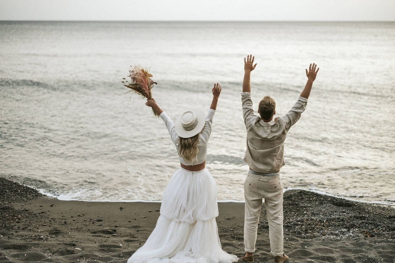 Fotos: Helen, la novia que se casó en Santorini con una espectacular falda de tul de Alicia Rueda