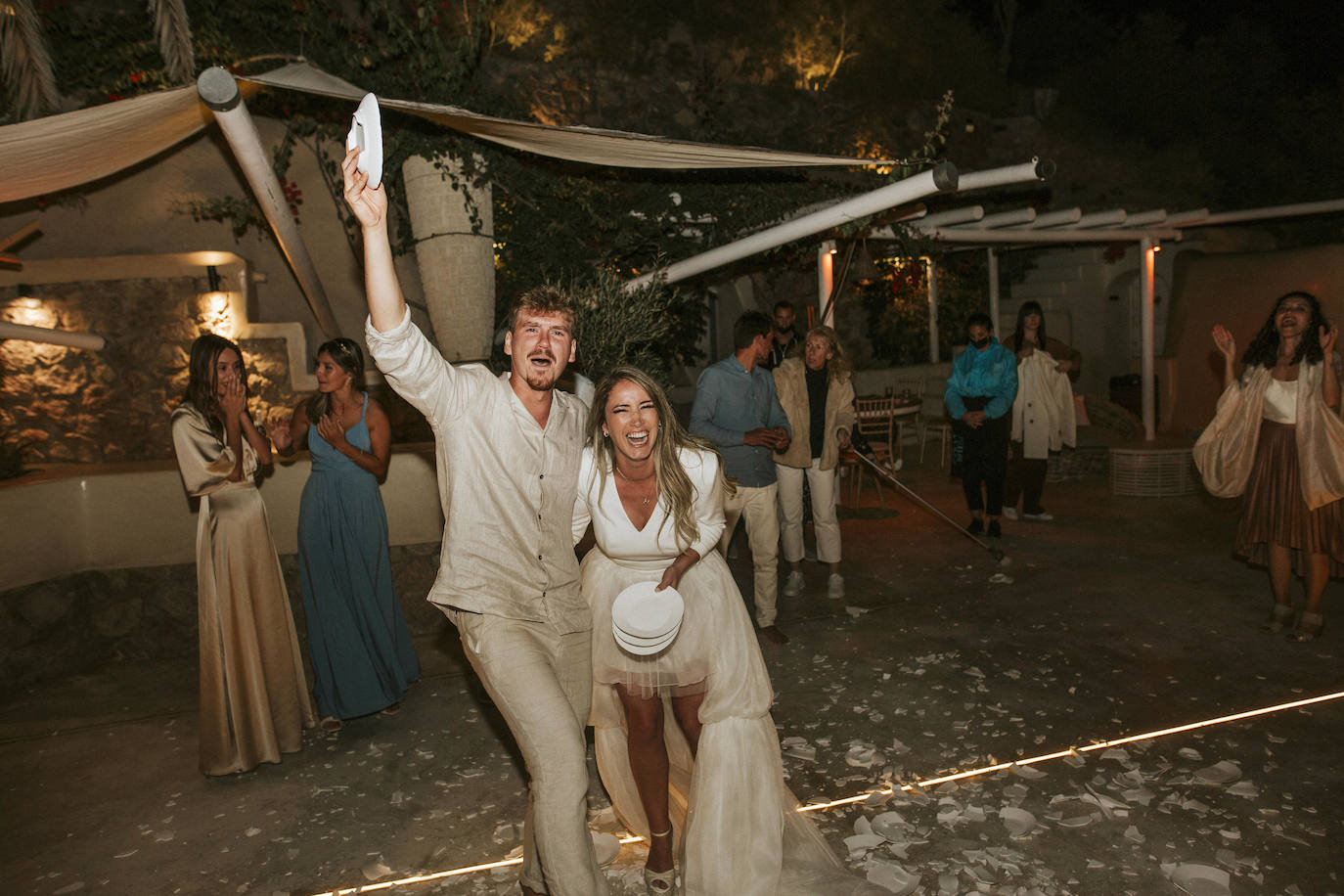 Fotos: Helen, la novia que se casó en Santorini con una espectacular falda de tul de Alicia Rueda