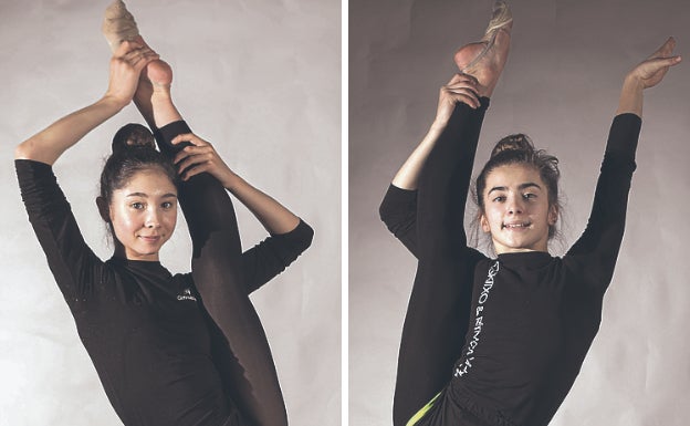 Aiala Unzalu y June Barrenetxea posan de manera acrobática.