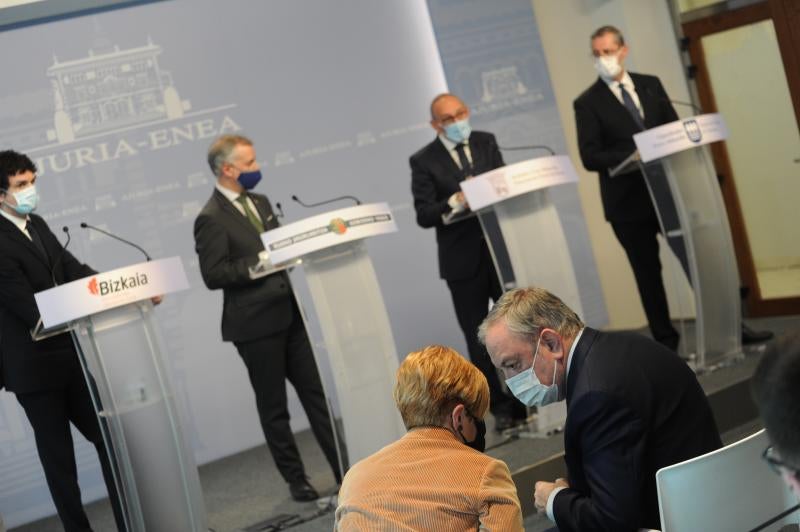 El lehendakari y los diputados generales en la presentación del Plan de Inversiones 