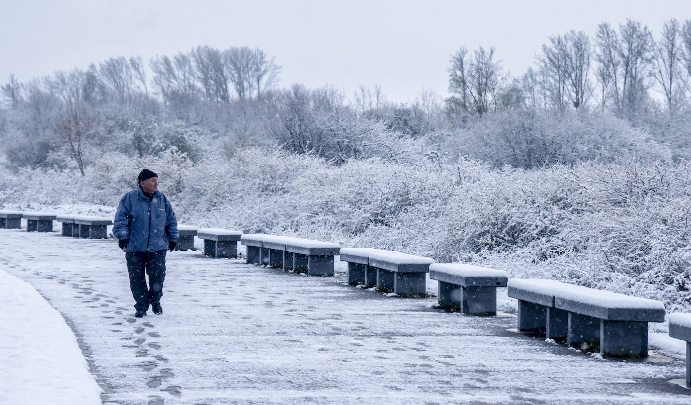 Fotos: El temporal de nieve sorprende a Vitoria y Álava en primavera